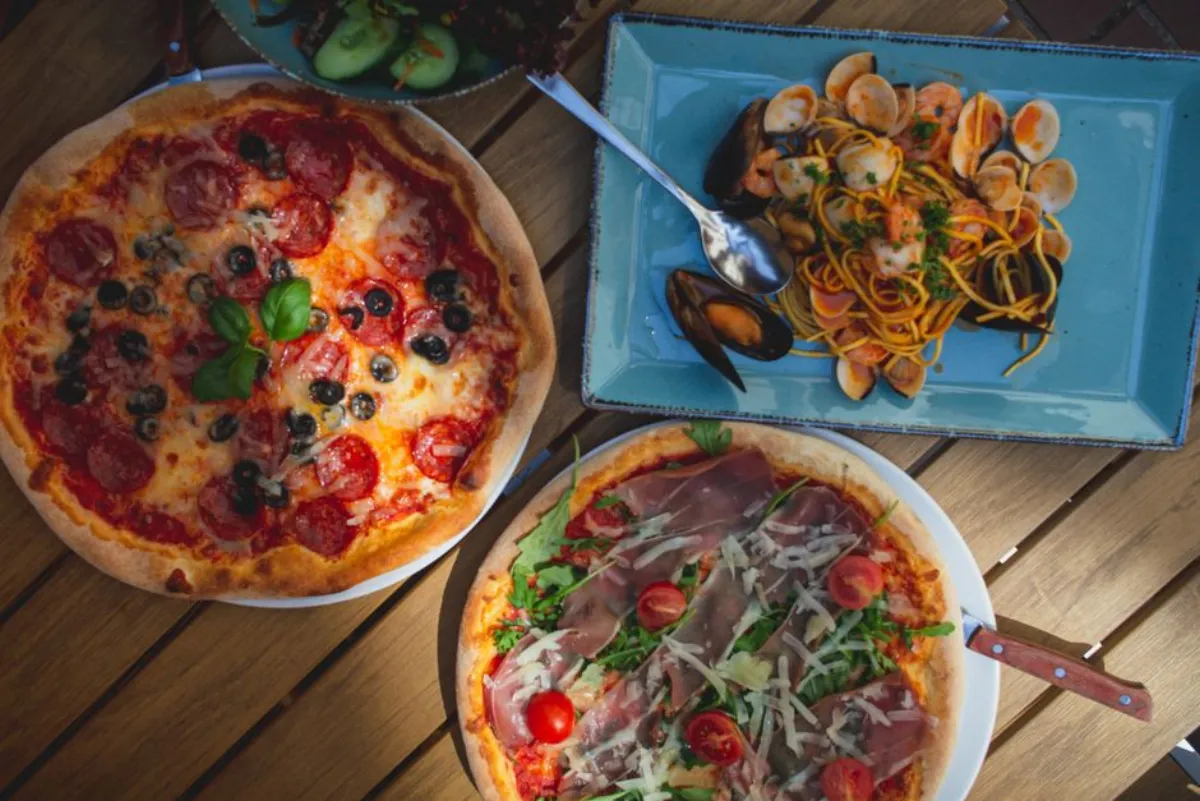 pizza table