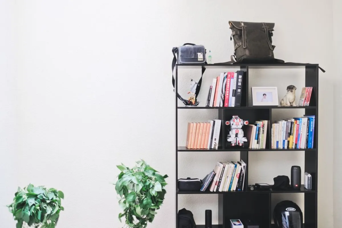 tidy bookshelf